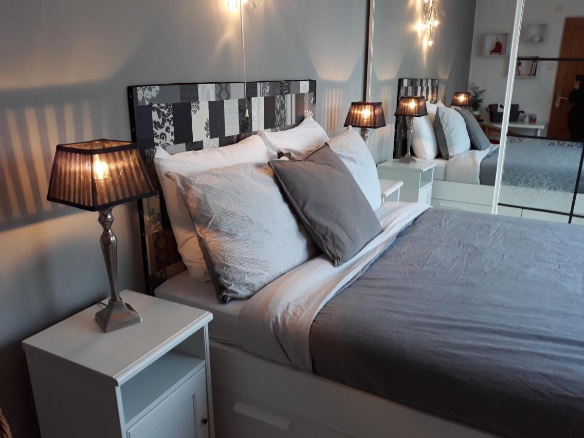 The Upstairs & Downstairs Bed & Breakfast Amsterdam