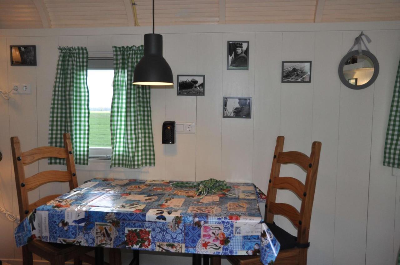 Your Waggon At The Cow's Paradise Bed & Breakfast *