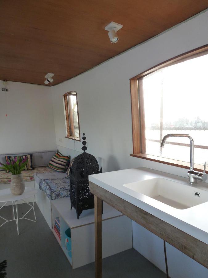 Bed & Breakfast Bed In Boat Amsterdam