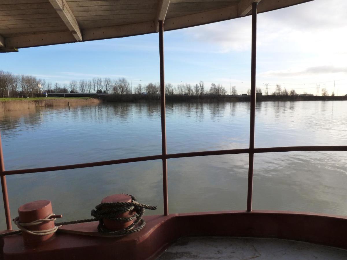 Bed In Boat Bed & Breakfast *