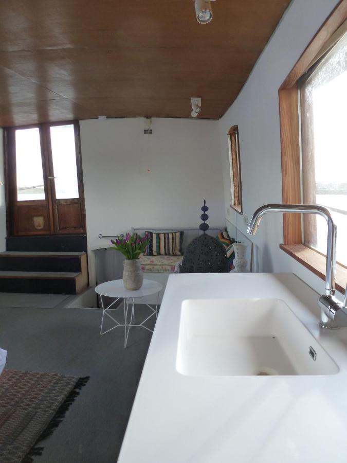 Bed & Breakfast Bed In Boat Amsterdam