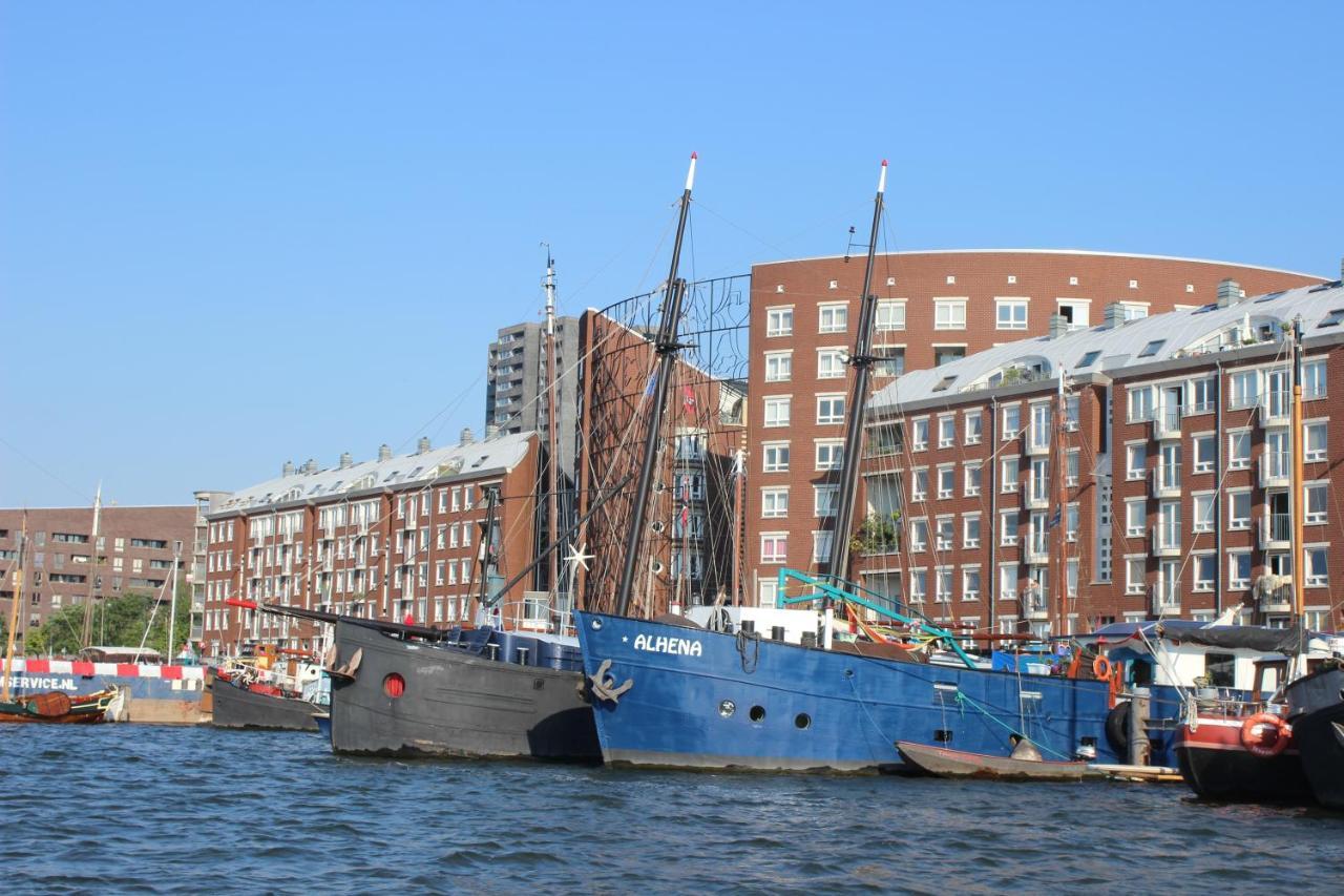 Boat & Breakfast Alhena Bed & Breakfast Amsterdam