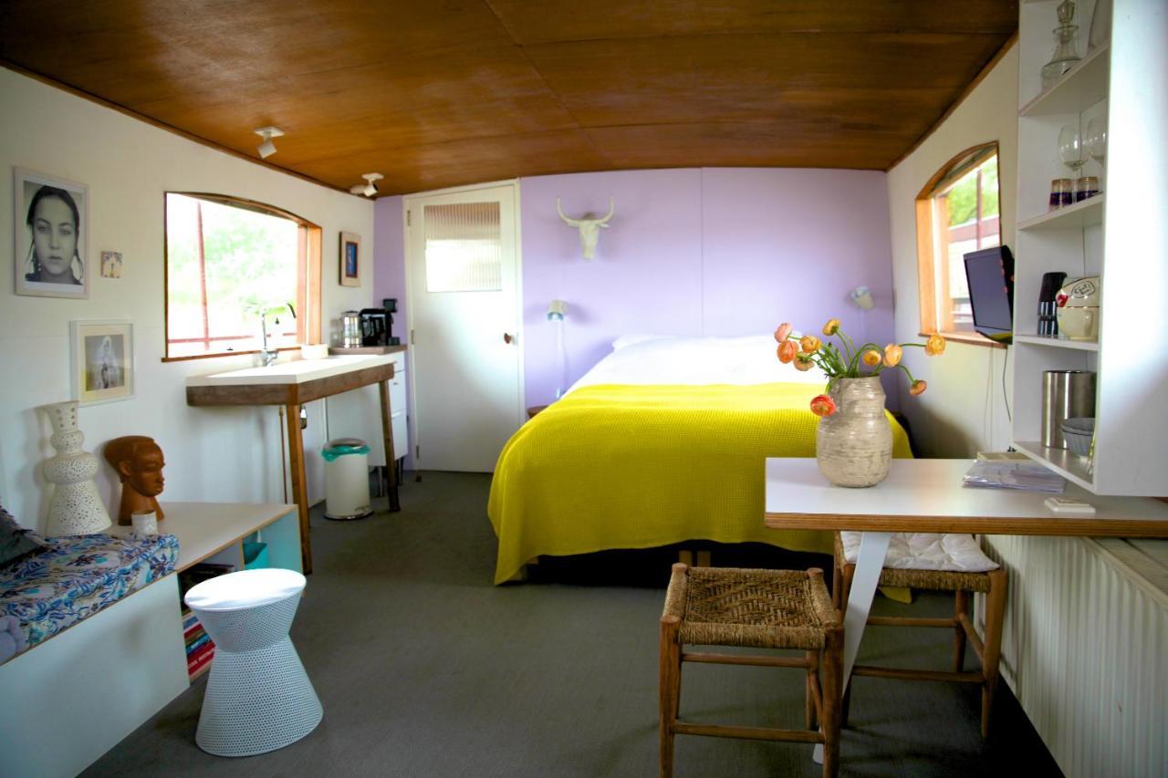 Bed In Boat Bed & Breakfast
