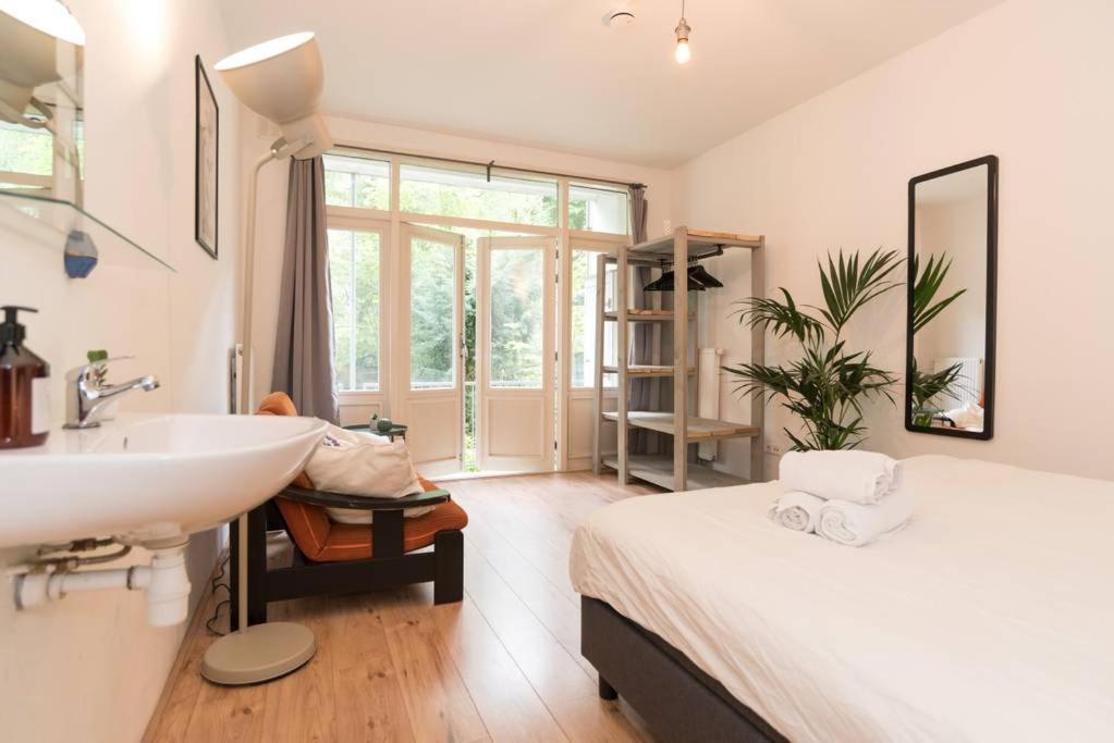 Bed & Breakfast De Baarsjes *