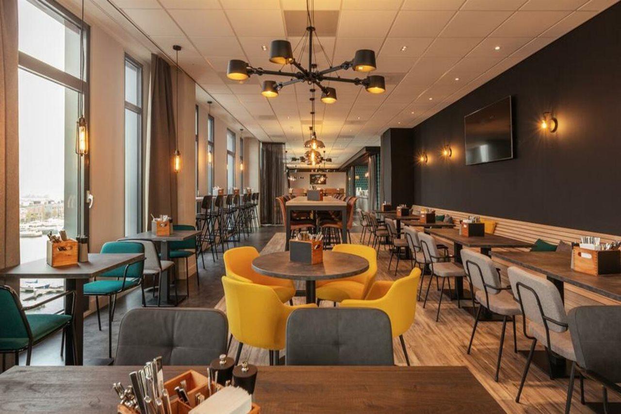 - The Niu, Fender 4* Amsterdam