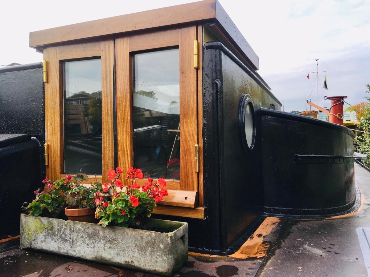 Houseboat Tante Piet Botel 2*