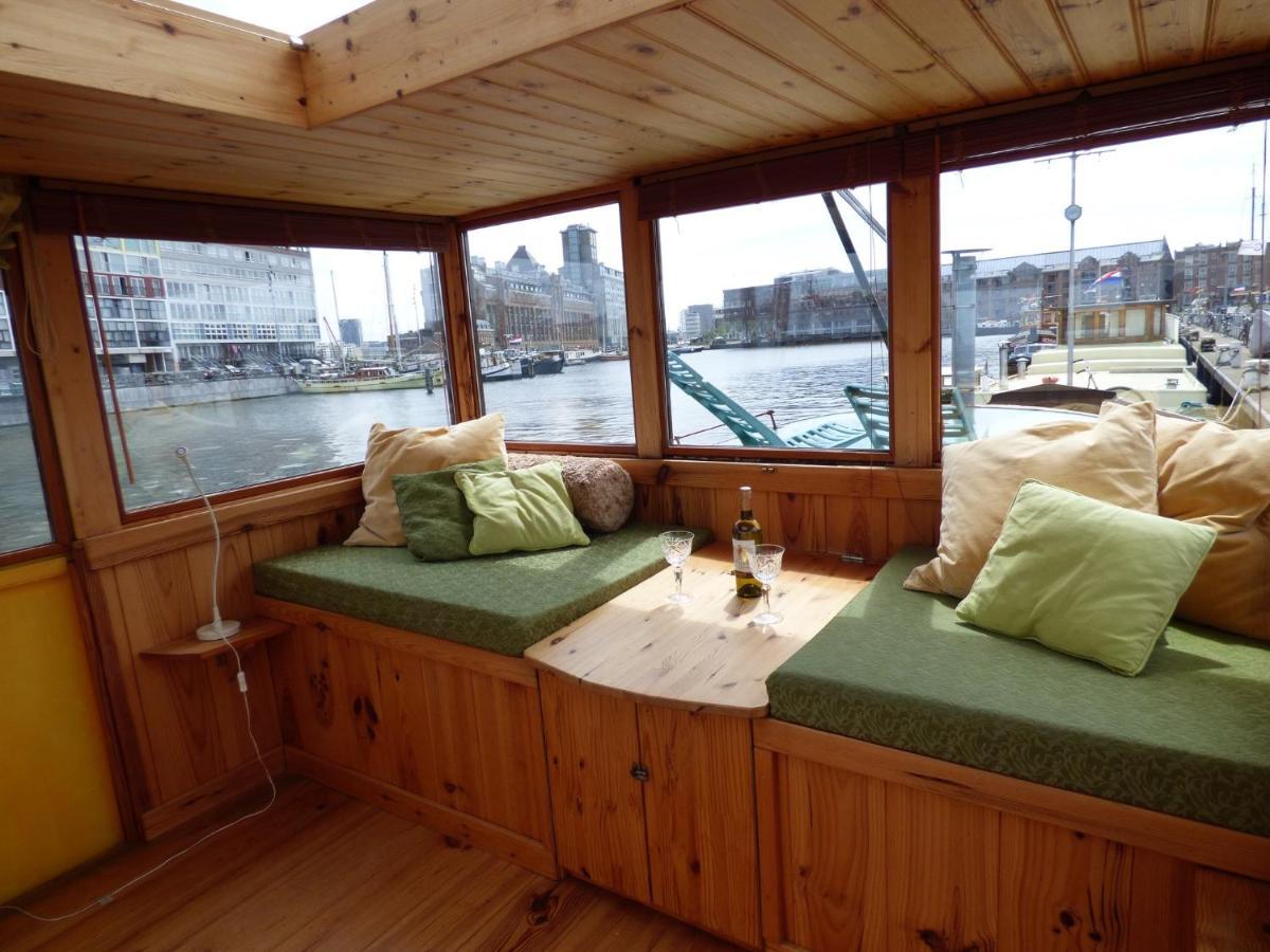 Houseboat Dana Botel Amsterdam
