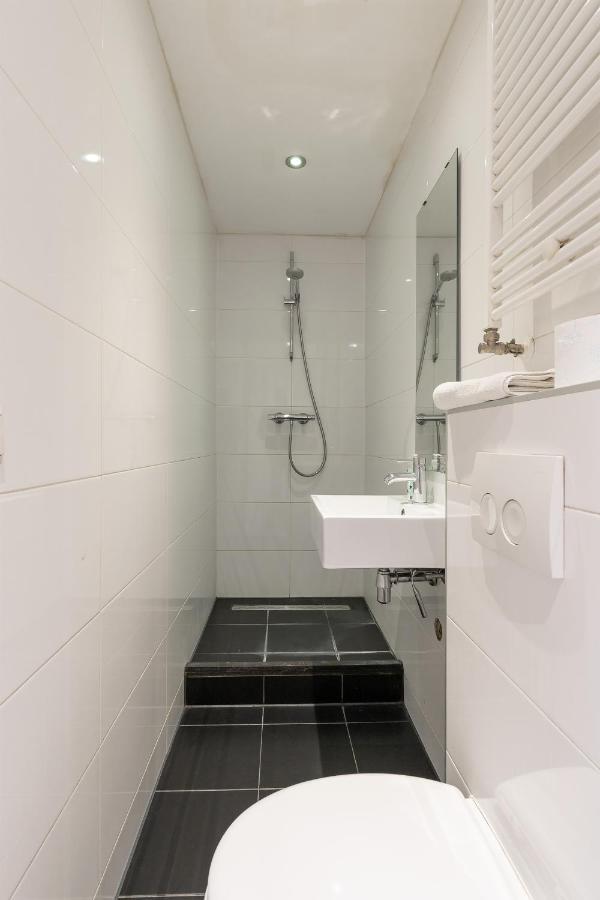 Spacious In Center With Private Patio Amsterdam