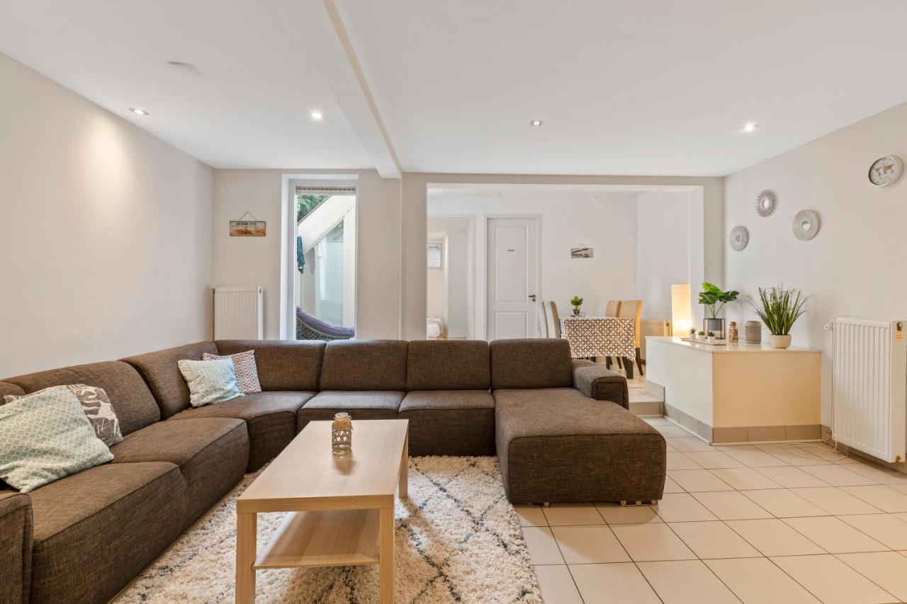 Spacious In Center With Private Patio Apartment