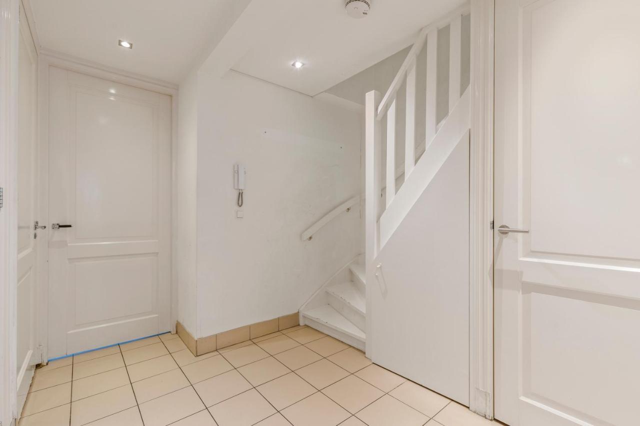 Spacious In Center With Private Patio *