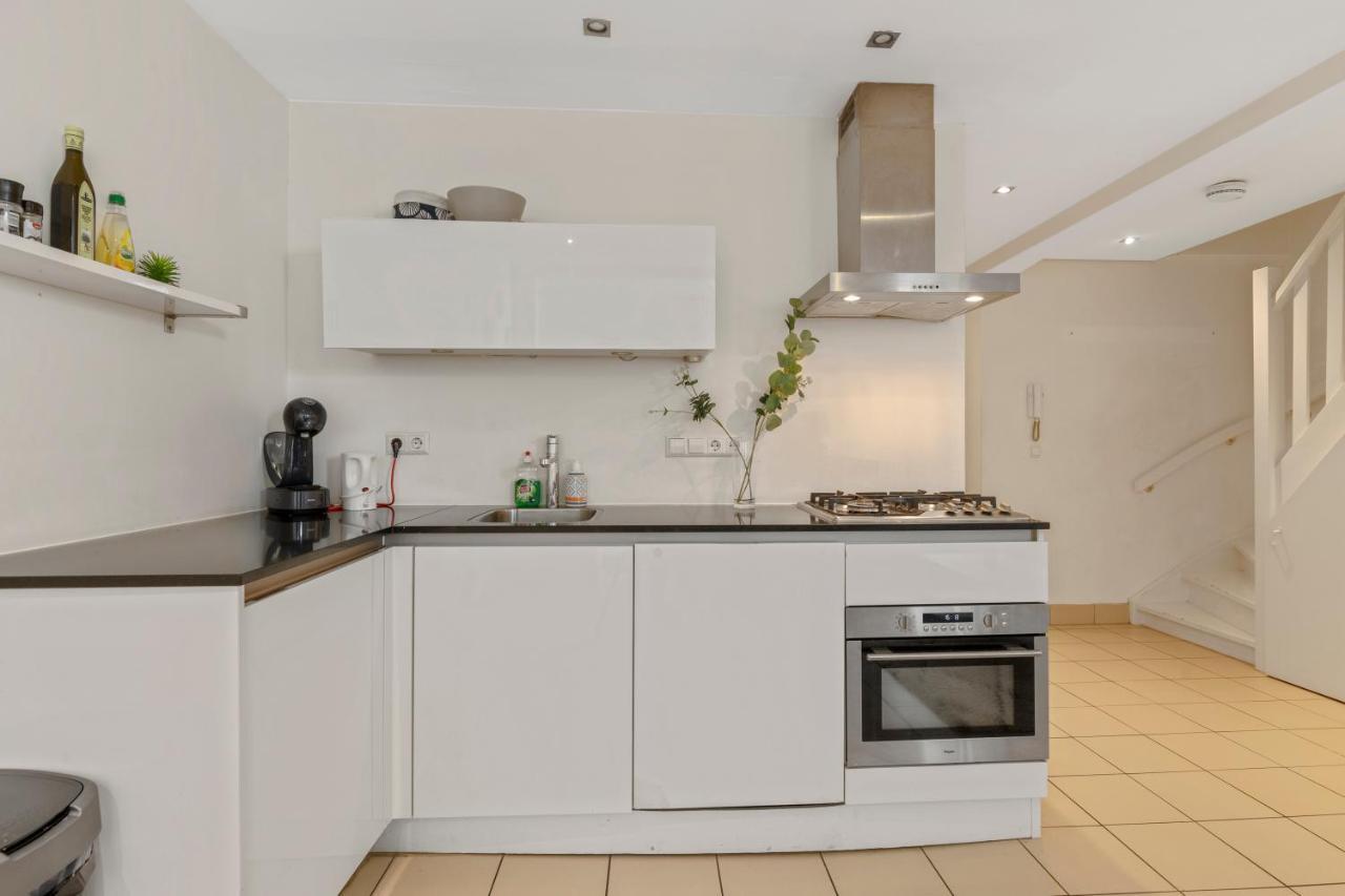 Apartment Spacious In Center With Private Patio *