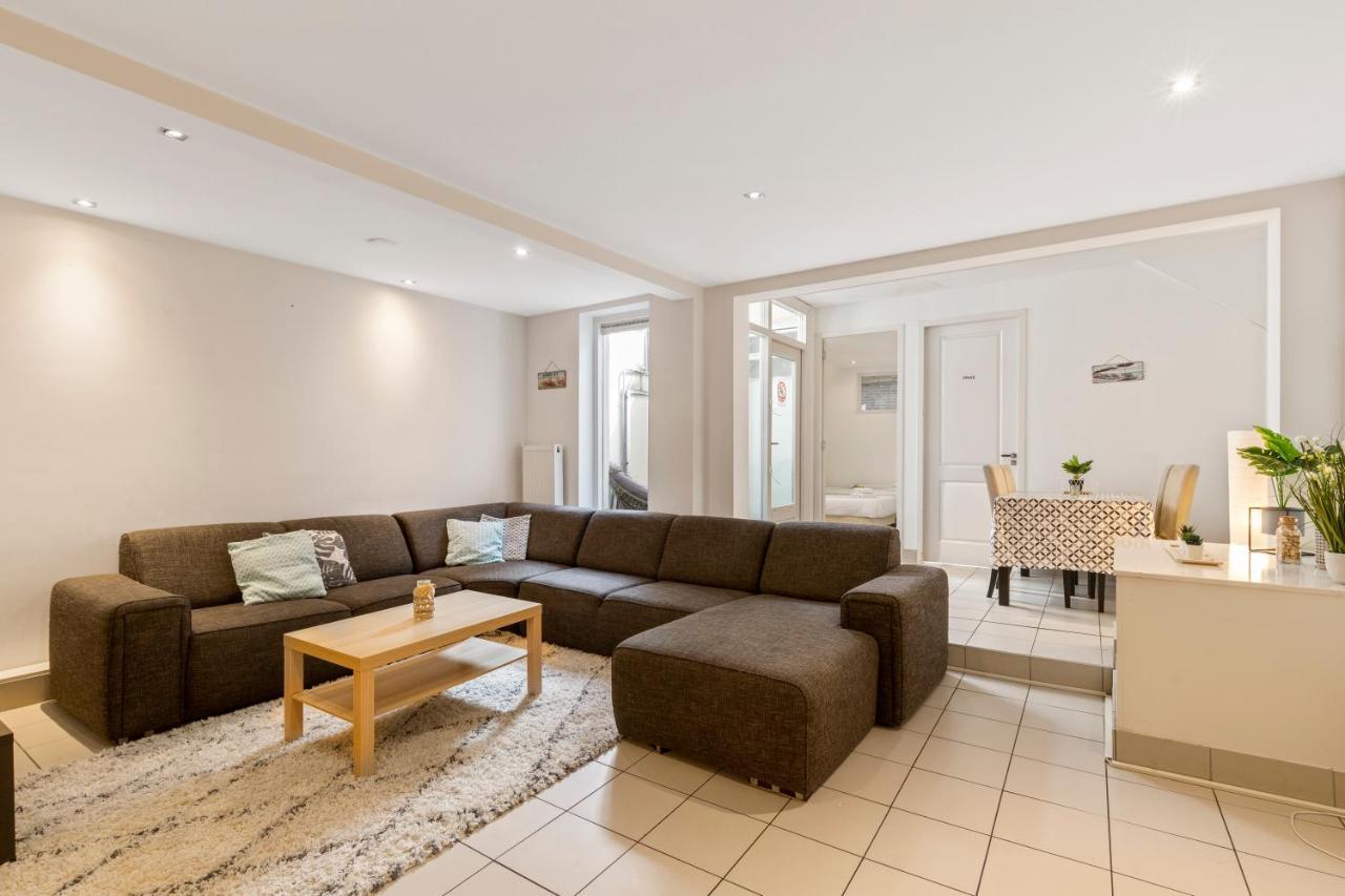 Apartment Spacious In Center With Private Patio *