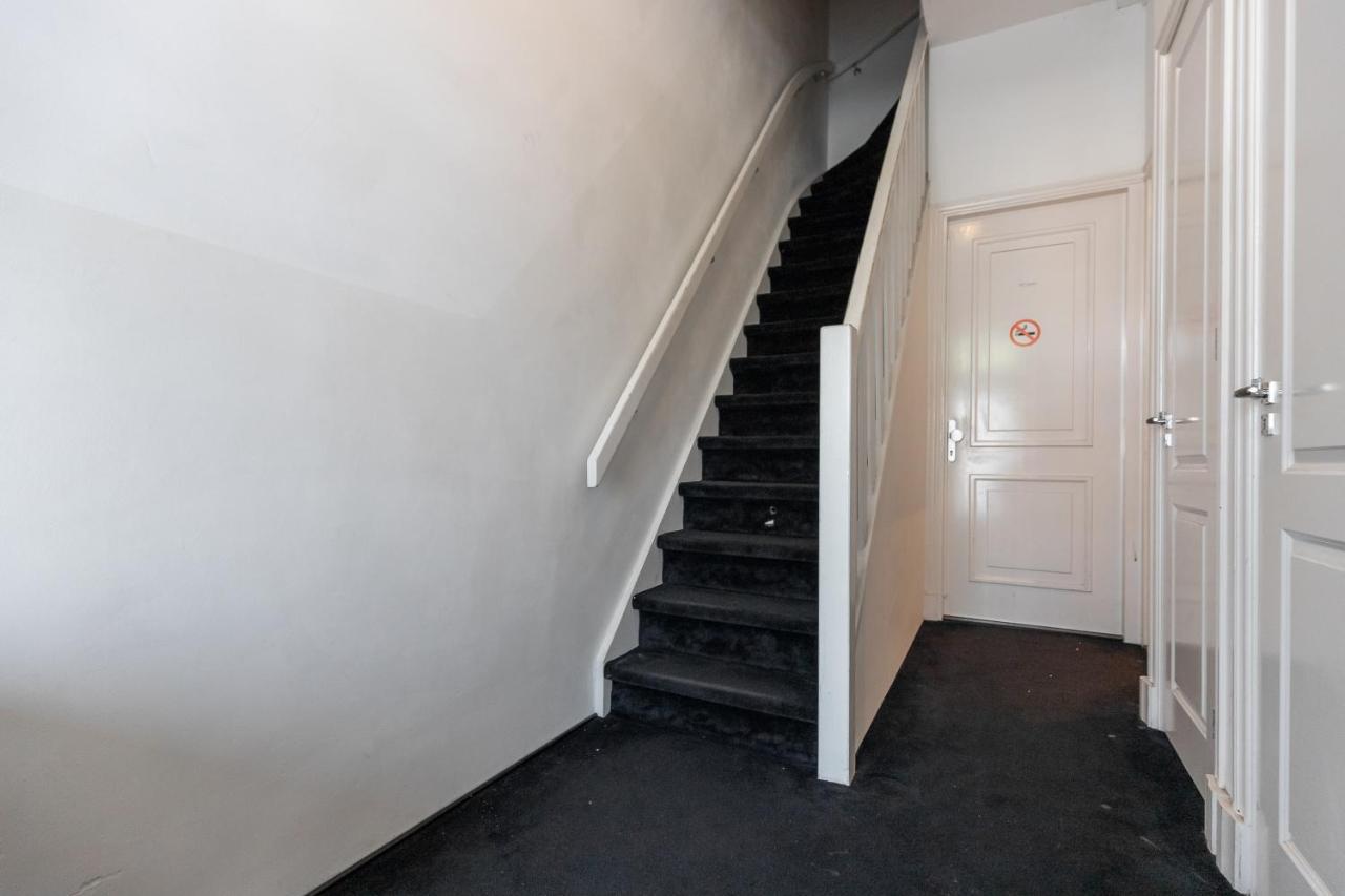 Spacious In Center With Private Patio Apartment