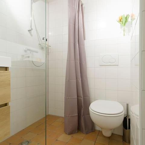 Bed & Breakfast Ground Floor Jordaan 2*