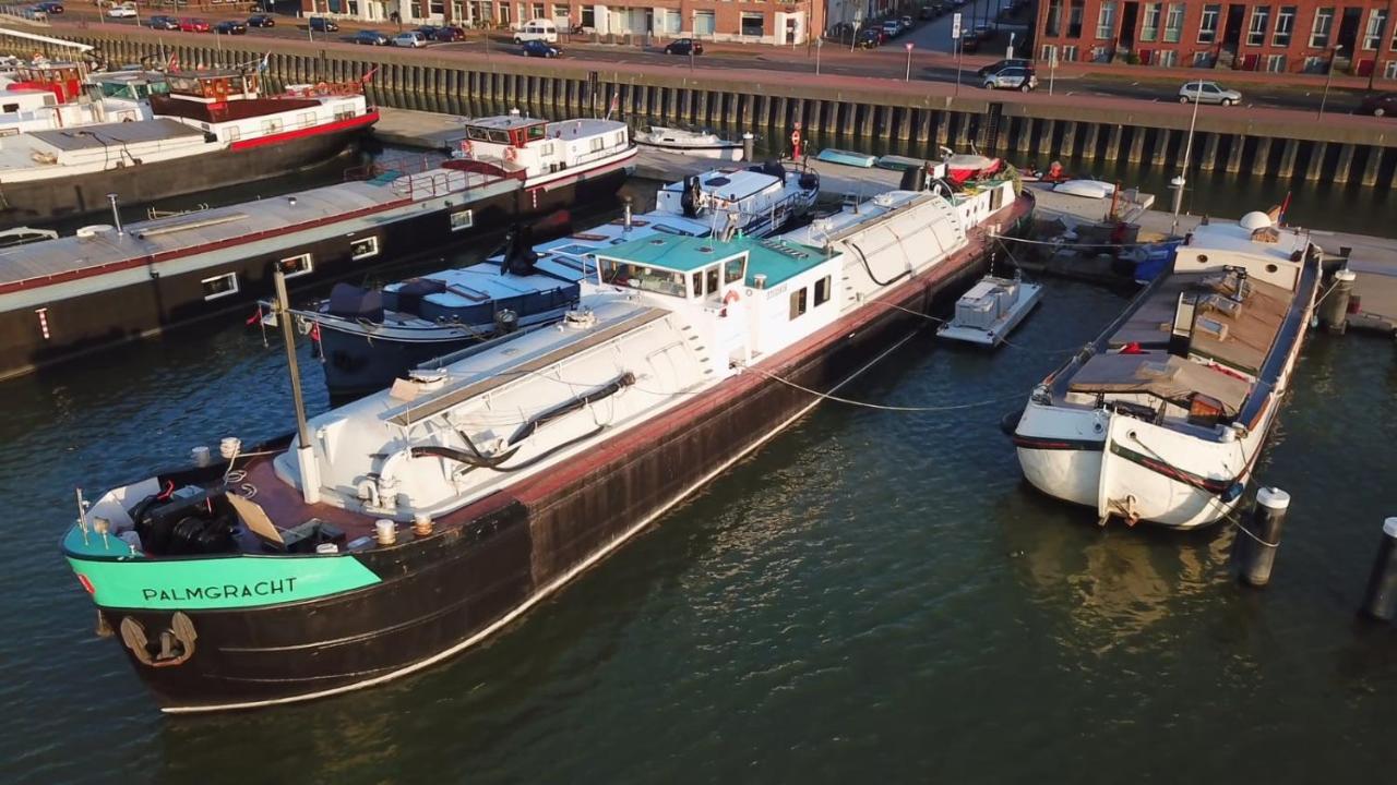 Houseboat Bed & Breakfast
