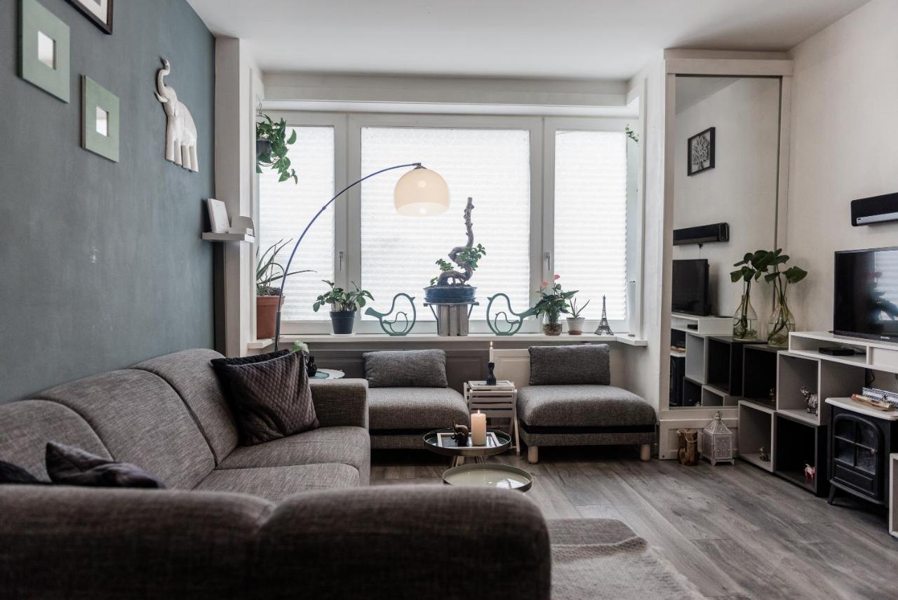 1 Bedroom 15 Min By Tram To Centre! *