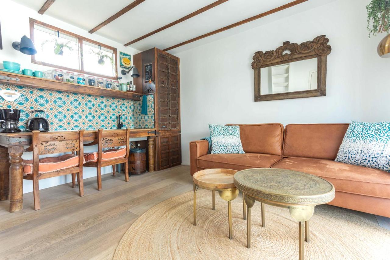 Gasthuis House Boat With Waterfront Terrace Amsterdam