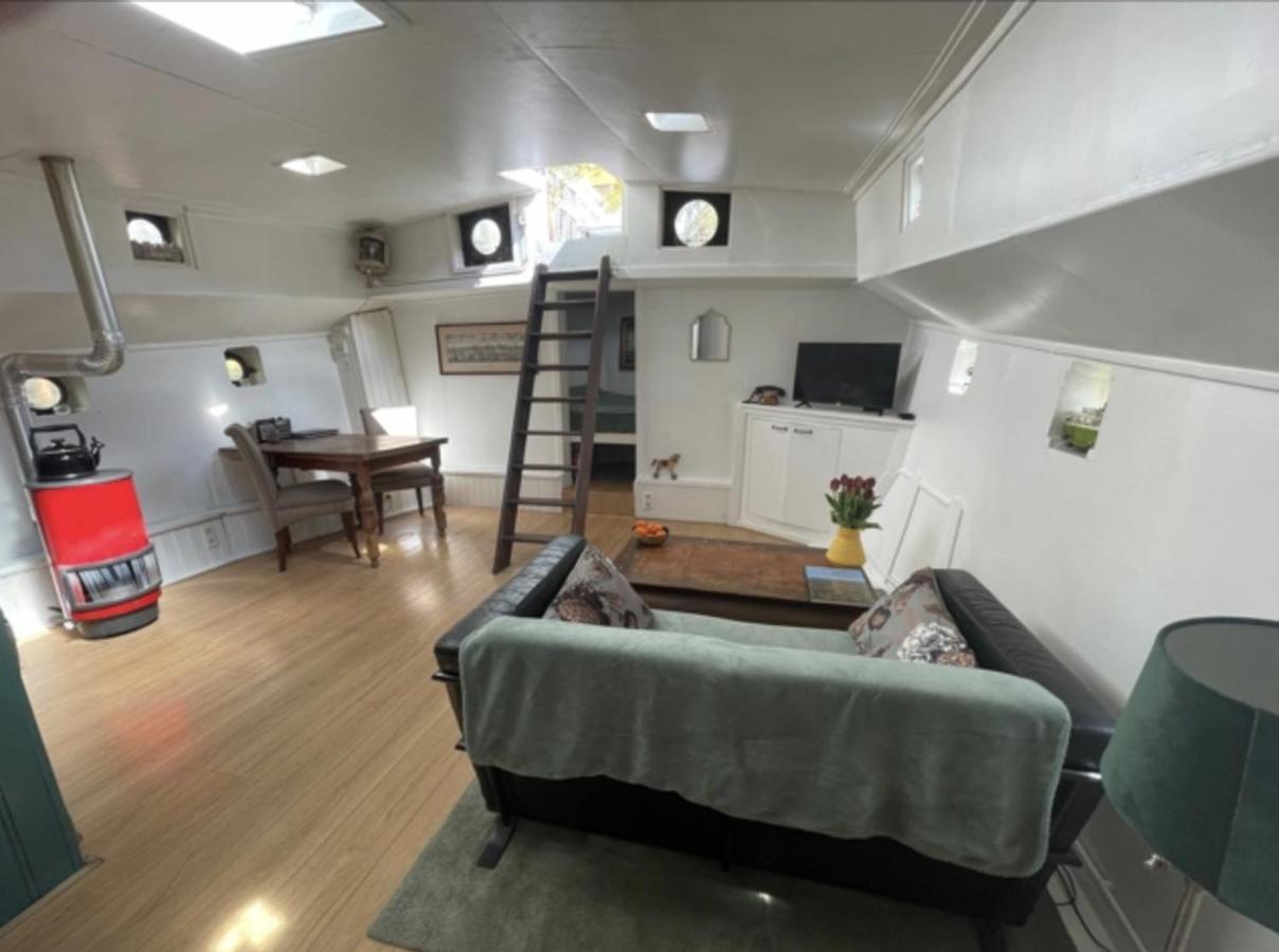 Romantic Houseboat Amsterdam