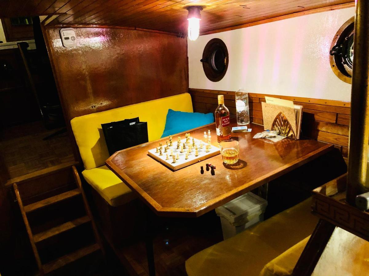 Botel Boat Center
