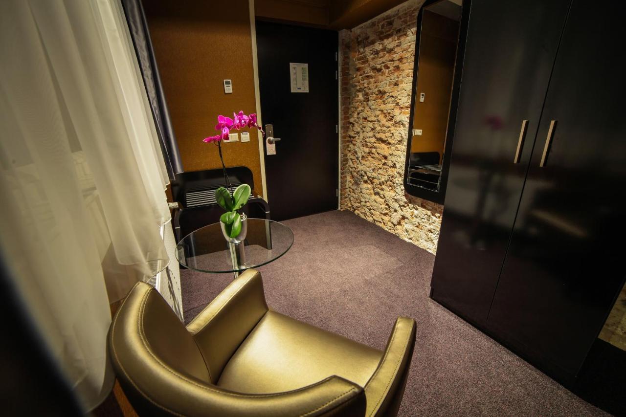 Capsule hotel Double Room In Mansion
