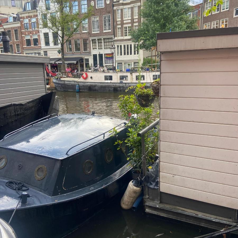 Houseboat Bonnie Bed & Breakfast *