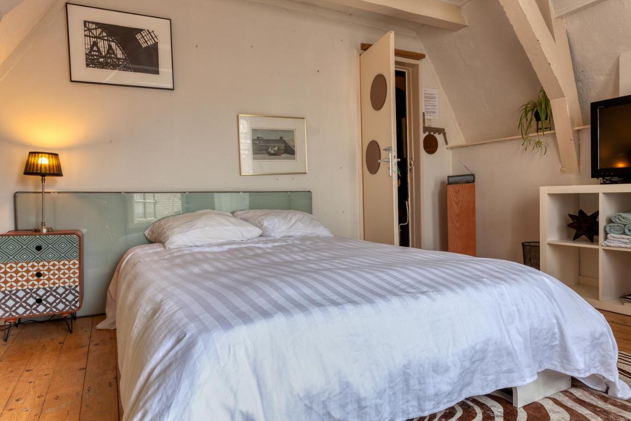 1971 Hazenstraat - Shared Bathroom Homestay *