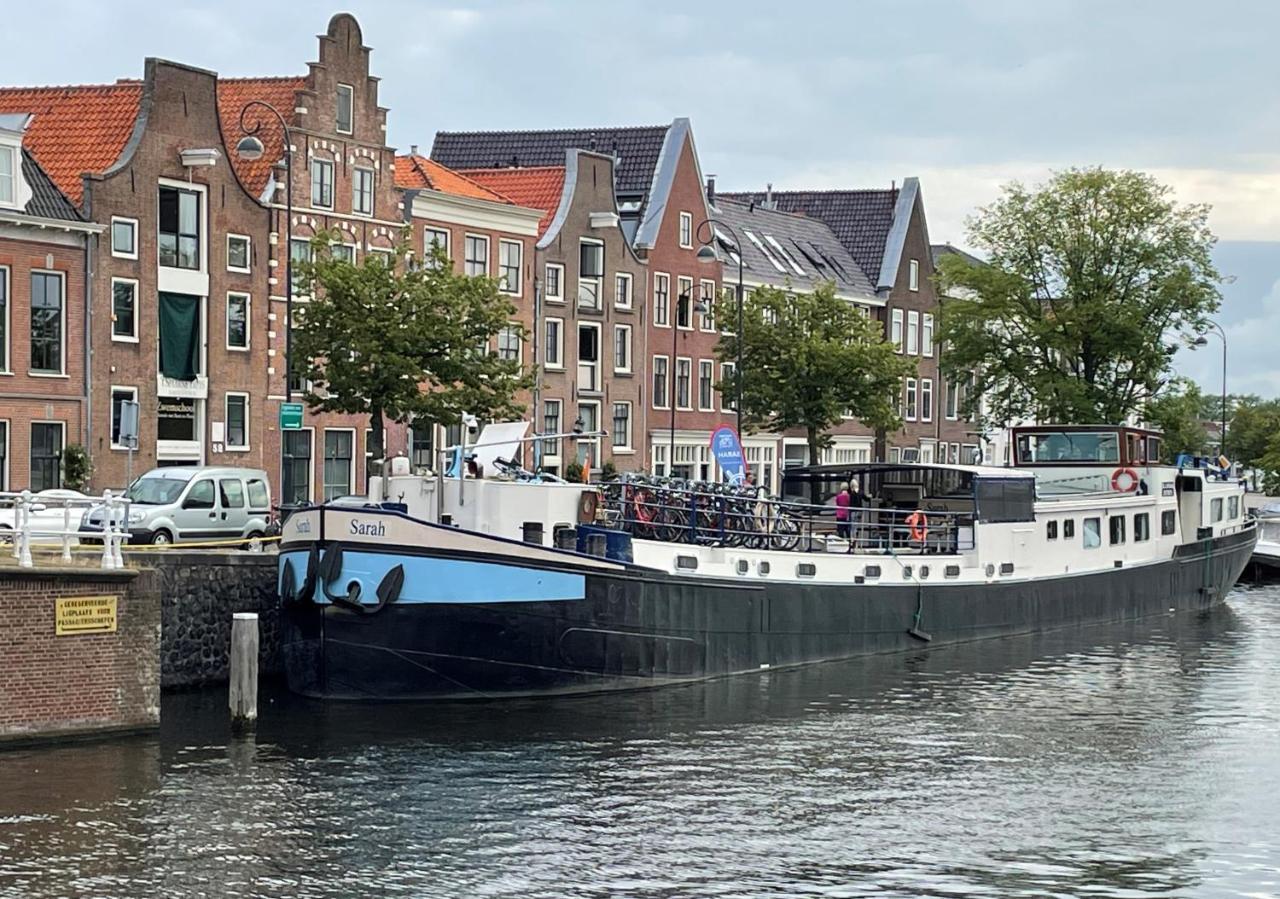 Hotelboot Sarah Hotel