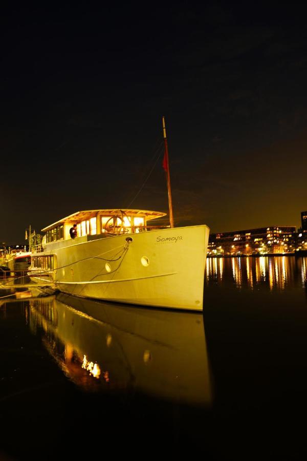 Botel Stunning Boat With A View *
