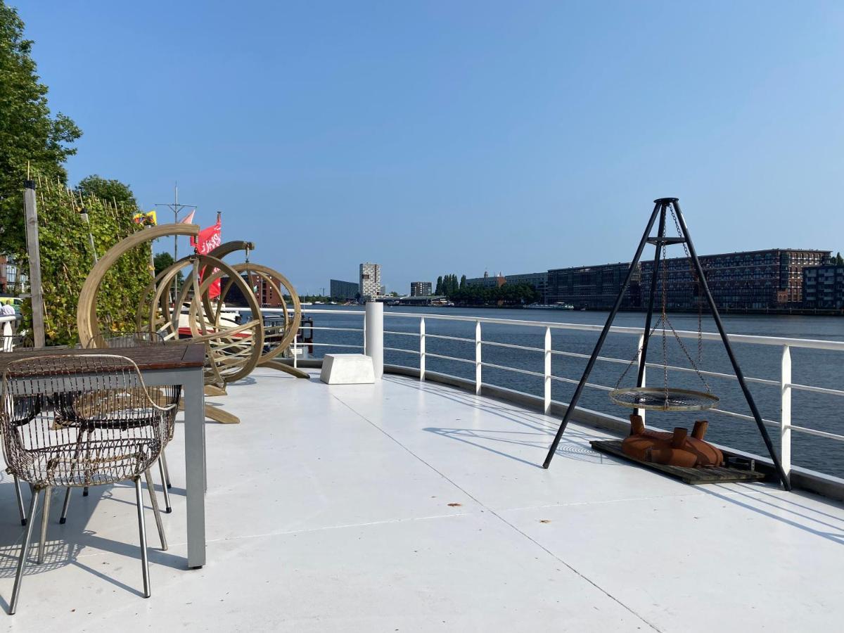 Stunning Boat With A View Botel
