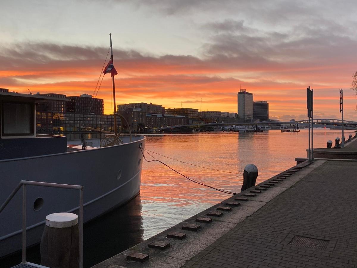 Botel Stunning Boat With A View