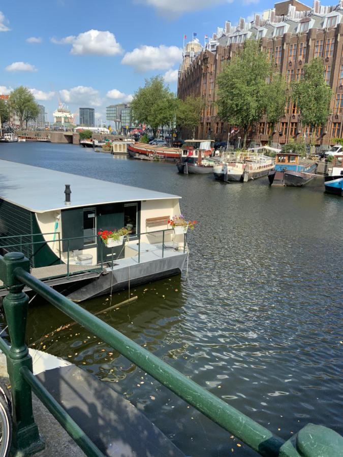 Boat No Breakfast Botel *