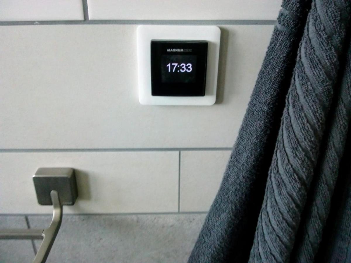Aldo, Not For Parties, Not A Hotel, With Shared Bathroom, No Kitchen Homestay Amsterdam