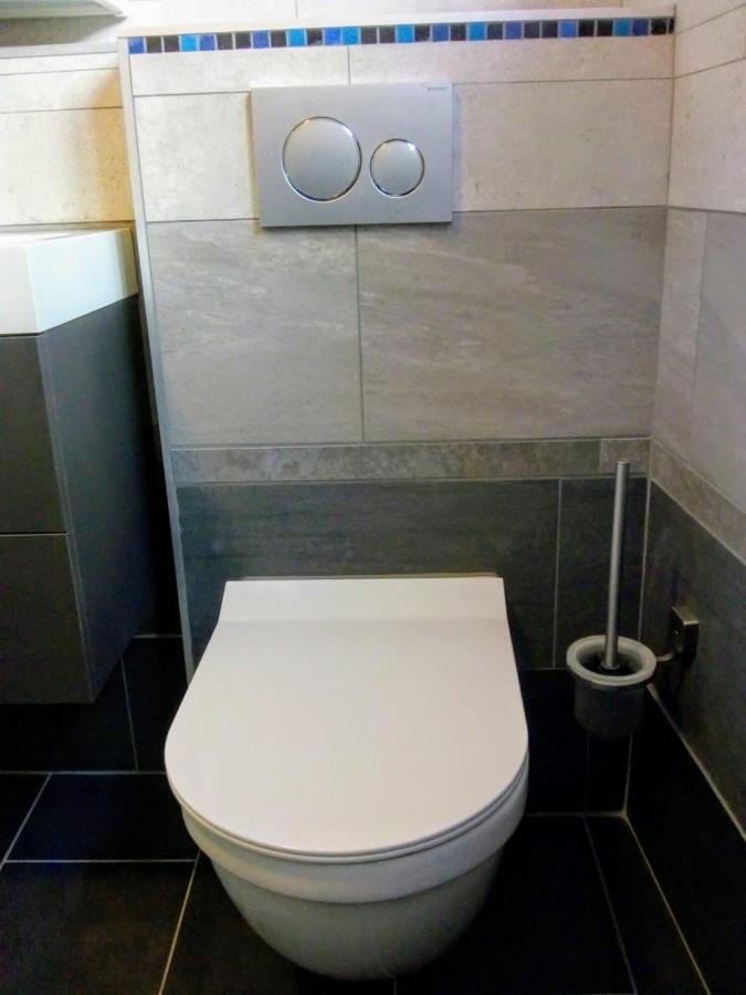 Aldo, Not For Parties, Not A Hotel, With Shared Bathroom, No Kitchen Homestay Amsterdam