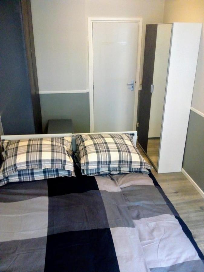 Aldo, Not For Parties, Not A Hotel, With Shared Bathroom, No Kitchen * Amsterdam