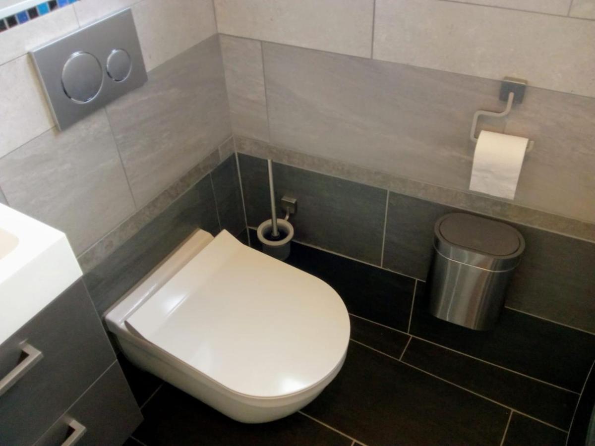 Aldo, Not For Parties, Not A Hotel, With Shared Bathroom, No Kitchen Homestay