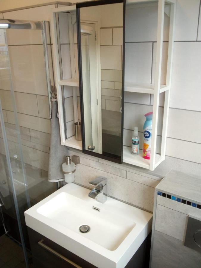 Aldo, Not For Parties, Not A Hotel, With Shared Bathroom, No Kitchen *