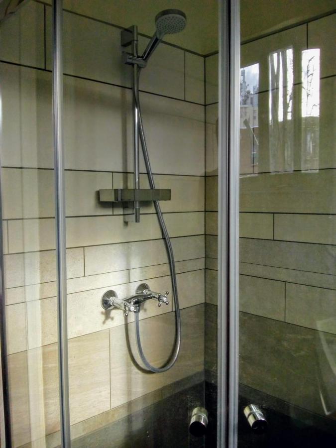 Aldo, Not For Parties, Not A Hotel, With Shared Bathroom, No Kitchen Homestay *