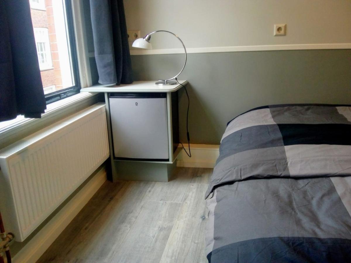 Aldo, Not For Parties, Not A Hotel, With Shared Bathroom, No Kitchen * Amsterdam
