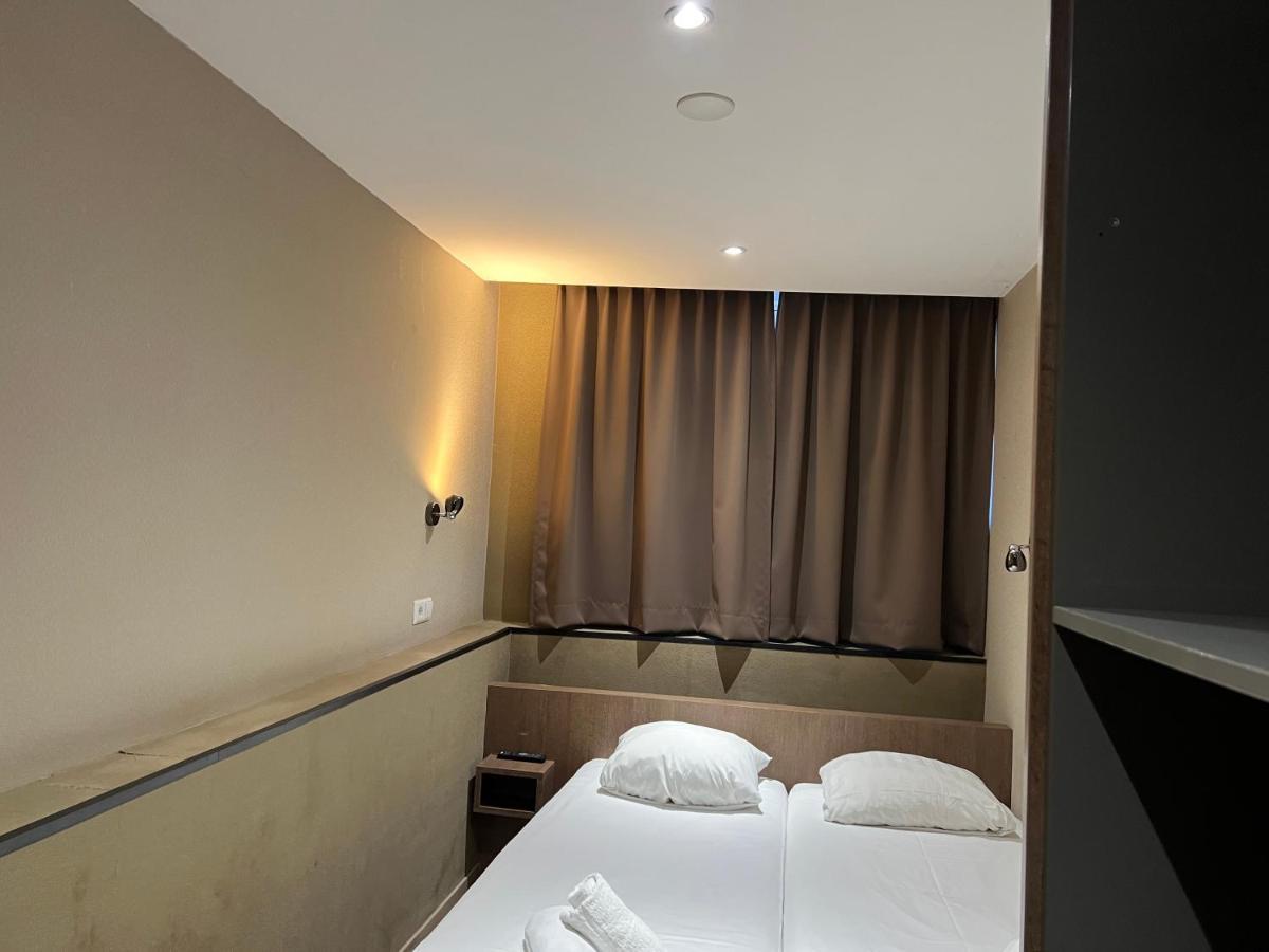Blossoms Hotel 2*
