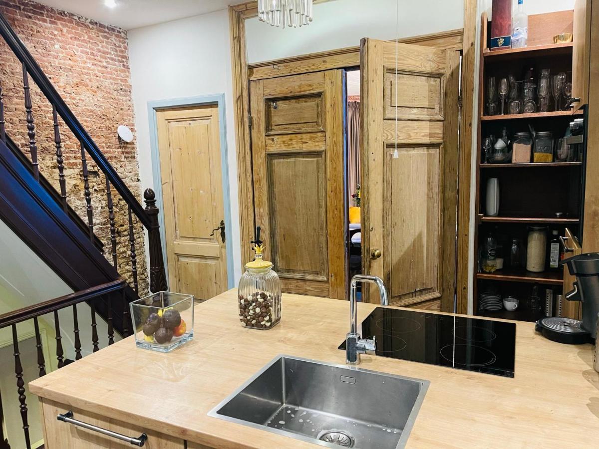 Bed & Breakfast Red Light Historic Canal Island Center *