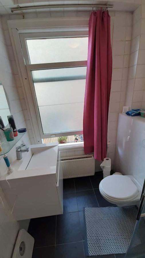 Michelle, Not For Parties, Not A Hotel, With Shared Bathroom, No Kitchen * Amsterdam