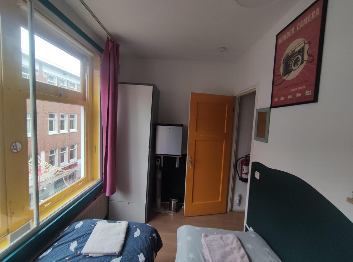 Michelle, Not For Parties, Not A Hotel, With Shared Bathroom, No Kitchen Homestay Amsterdam