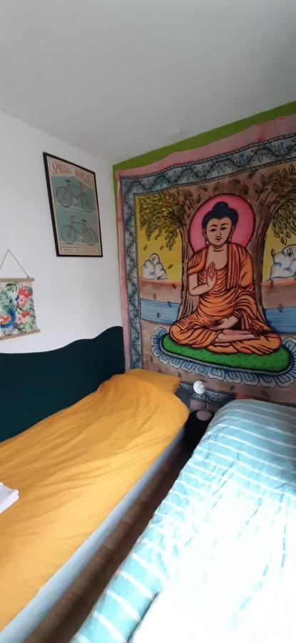 Michelle, Not For Parties, Not A Hotel, With Shared Bathroom, No Kitchen Homestay