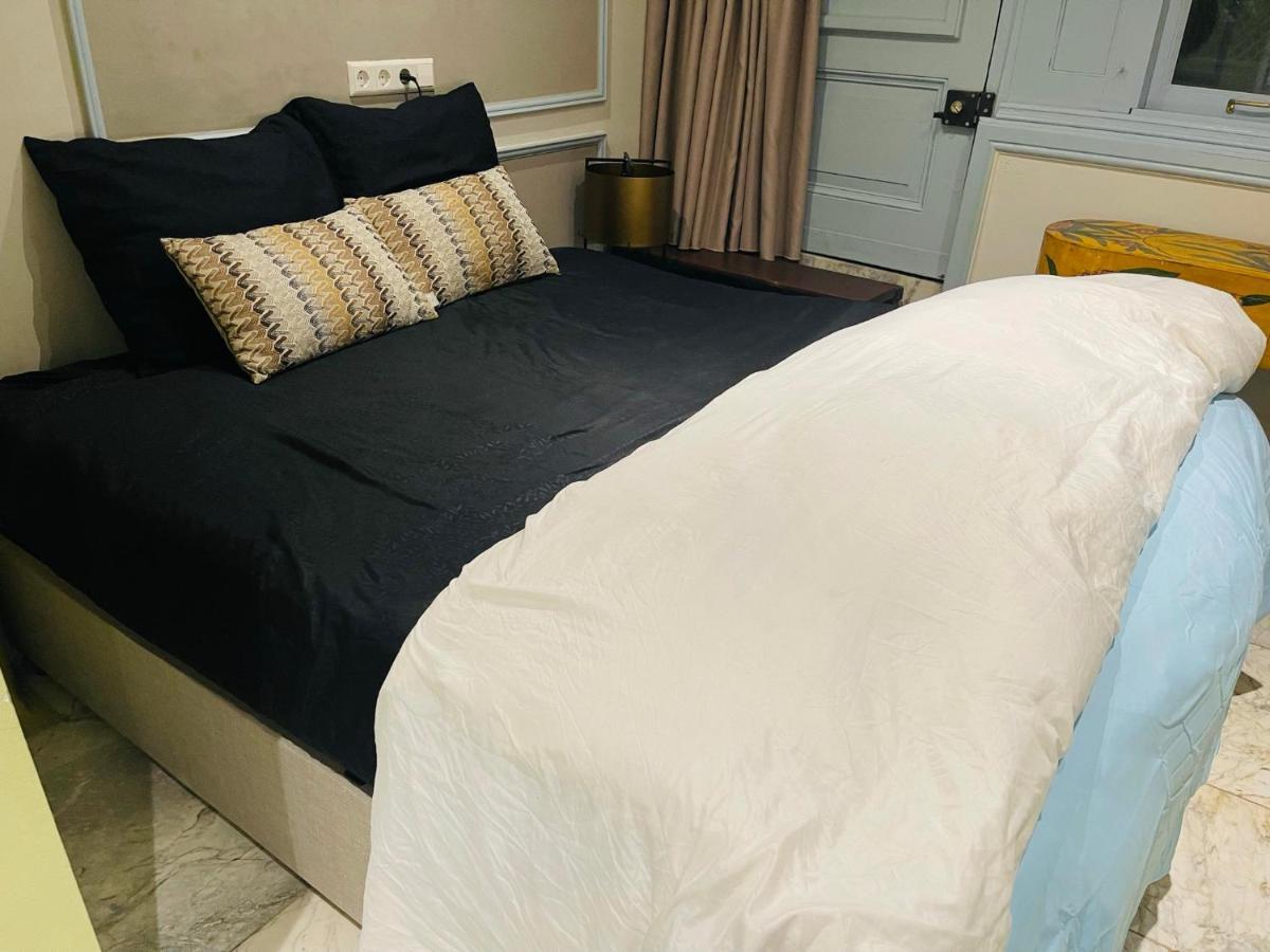 Bed & Breakfast Red Light Historic Canal Island Center *