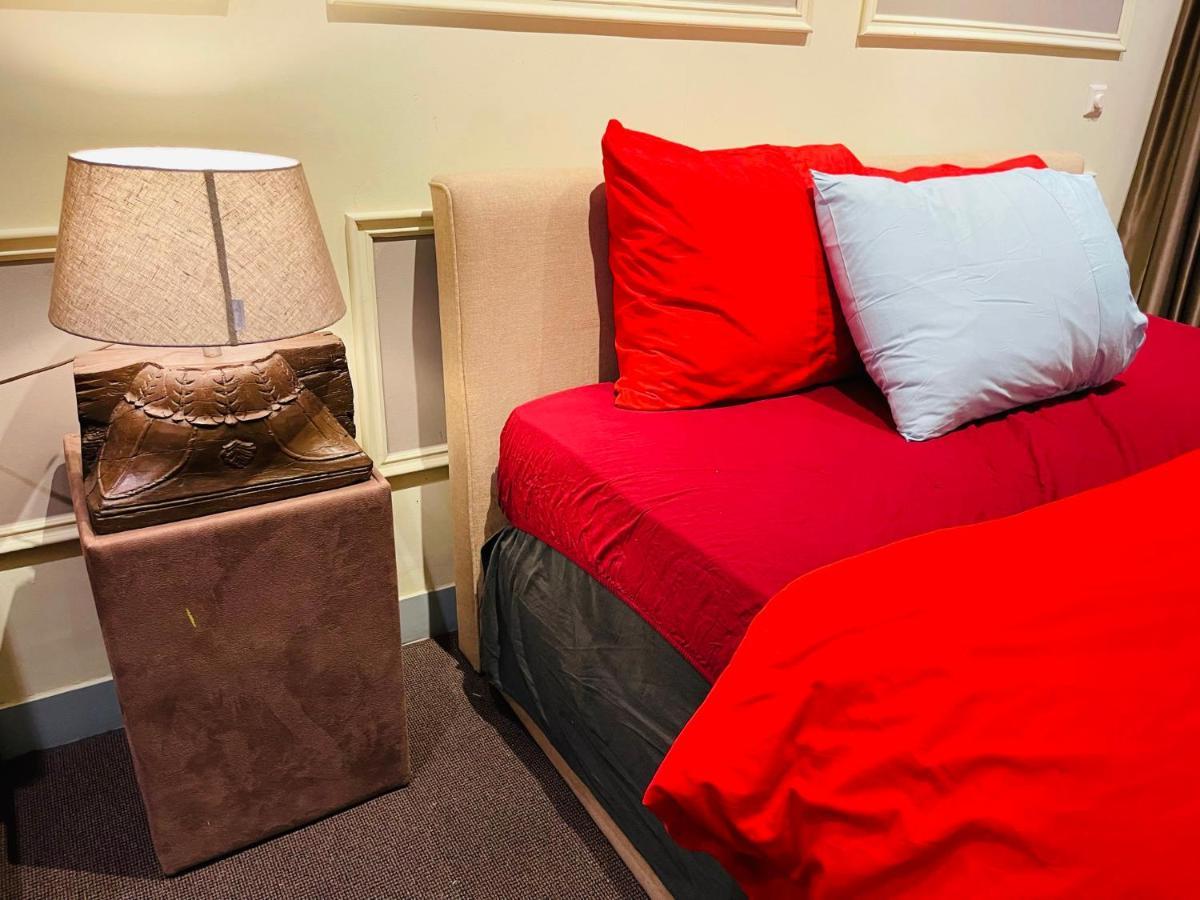 Red Light Historic Canal Island Center Bed & Breakfast *