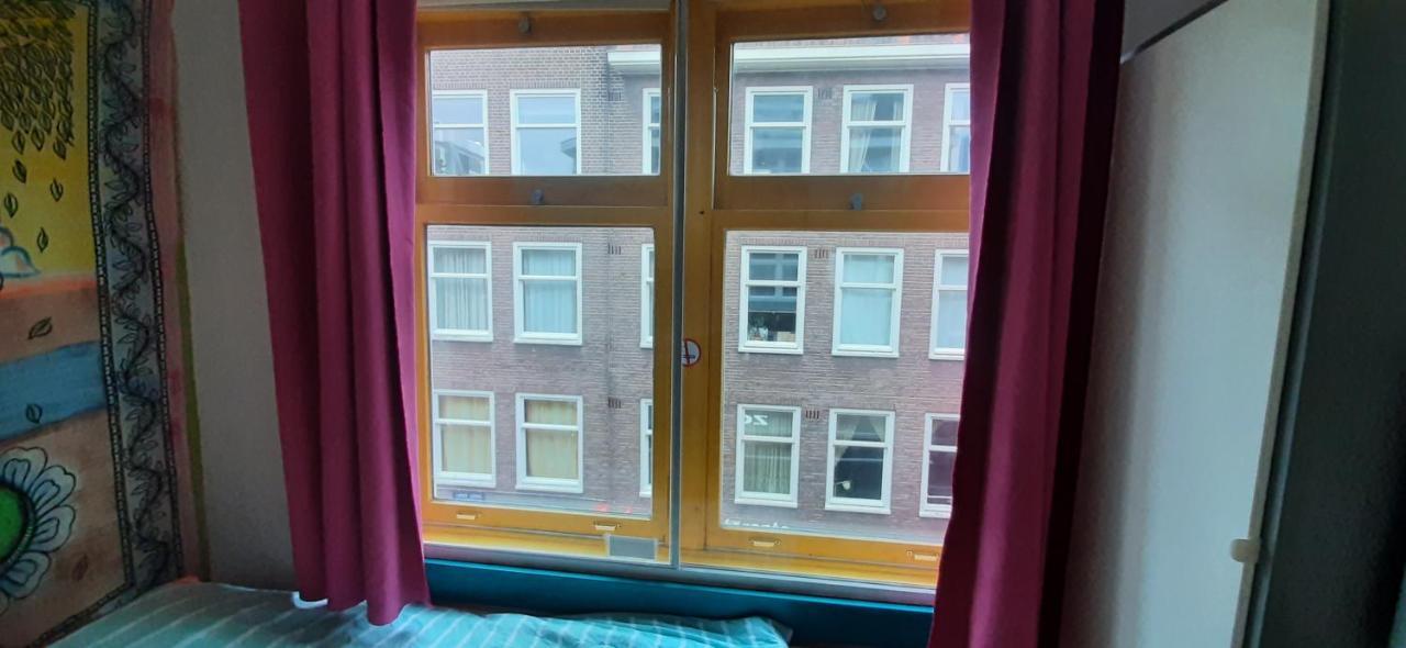 Homestay Michelle, Not For Parties, Not A Hotel, With Shared Bathroom, No Kitchen Amsterdam