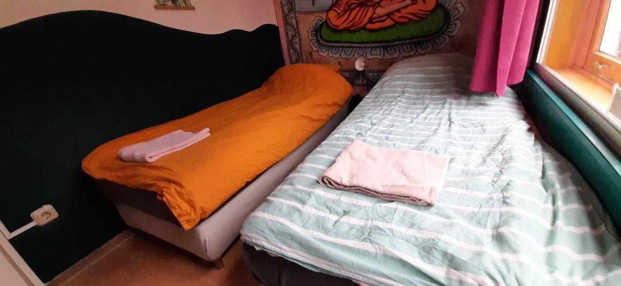 Michelle, Not For Parties, Not A Hotel, With Shared Bathroom, No Kitchen Homestay