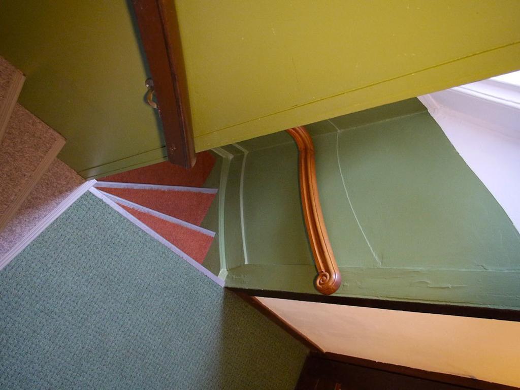 Adolesce Hotel 2*