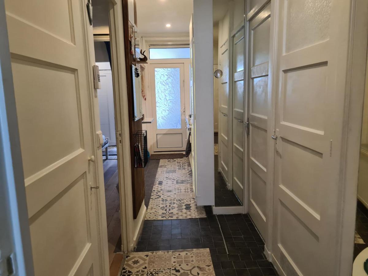 1 Bedroom 15 Min By Tram To Centre! *