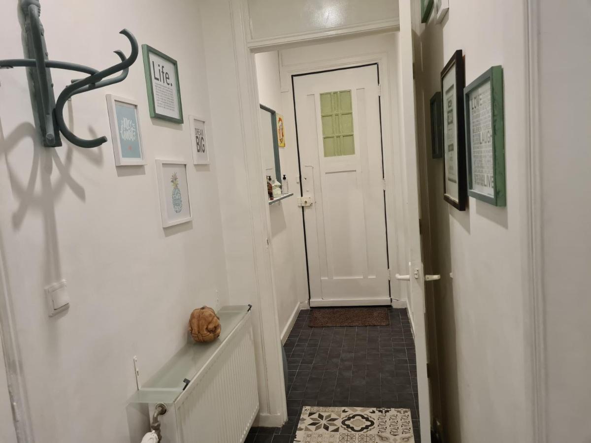 1 Bedroom 15 Min By Tram To Centre! Appartement